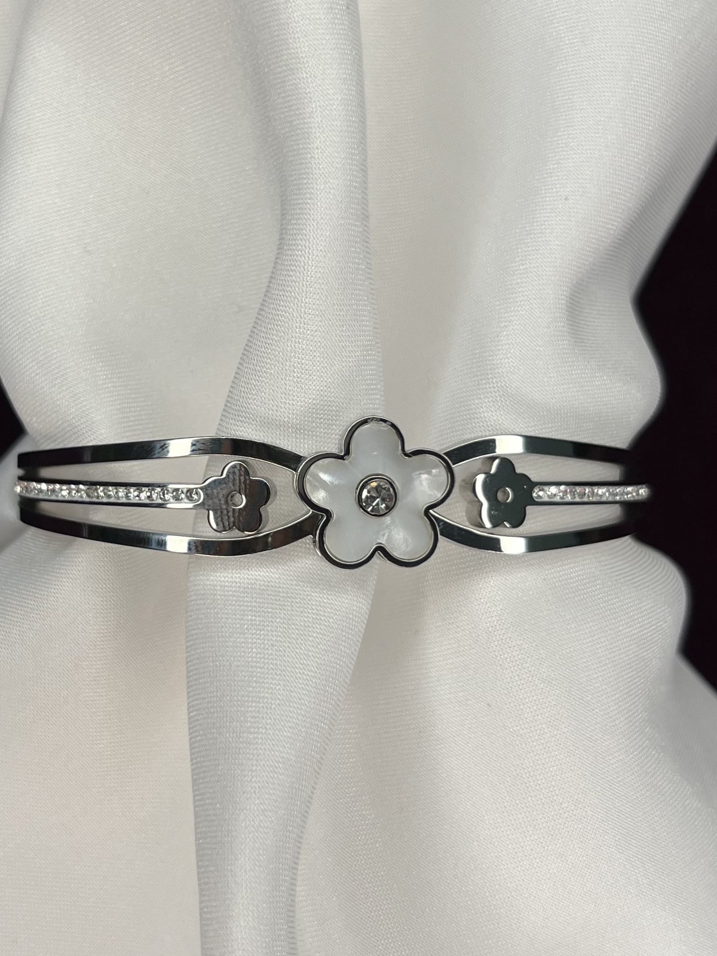 Flower pattern mother of pearl Anti tarnish bracelets