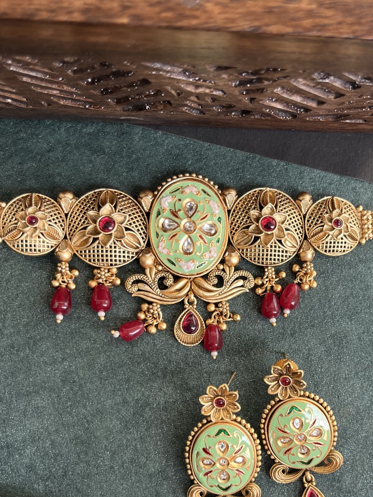 Rajwadi gold Meena choker